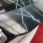 プリウスのスポイラー磨き作業